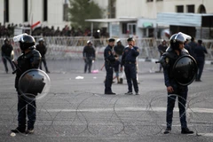Lực lượng an ninh gác tại Vùng Xanh ở thủ đô Baghdad, Iraq. (Ảnh: AFP/TTXVN)