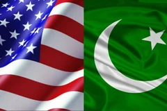 Cờ Mỹ và cờ Pakistan. (Nguồn: oneindia.com
