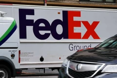 Phương tiện chuyển phát nhanh của FedEx. (Ảnh: THX/TTXVN)