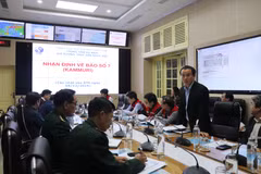 Cuộc họp chủ động ứng phó với diễn biến của bão số 7 (Kammuri). (Ảnh: TTXVN phát)