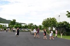 Du khách tham quan, nghỉ dưỡng tại Khu du lịch Oceanami, thị trấn Phước Hải, huyện Đất Đỏ, Bà Rịa-Vũng Tàu. (Ảnh: Hoàng Nhị/TTXVN)