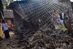 Cảnh đổ vỡ sau trận động đất làm rung chuyển khu vực Pandeglang, tỉnh Banten, Indonesia ngày 3/8/2019. (Ảnh: AFP/TTXVN)