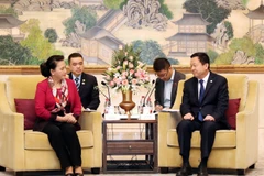 Chủ tịch Quốc hội Nguyễn Thị Kim Ngân tiếp Bí thư Thành ủy Tô Châu, Châu Nãi Tường. (Ảnh: Trọng Đức/TTXVN)