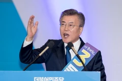 Ứng cử viên Tổng thống Hàn Quốc Moon Jae-in phát biểu trong cuộc bầu cử sơ bộ ở Seoul ngày 3/4. (Nguồn: THX/TTXVN)