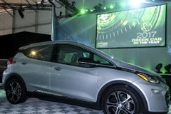 Một chiếc Chevrolet Bolt EV được trưng bày tại Triển lãm ô tô Los Angeles ở bang California, Mỹ. (Nguồn: THX/TTXVN)