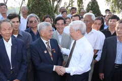 Tổng Bí thư Nguyễn Phú Trọng với nhân dân xã Triệu Thành, huyện Triệu Phong. (Ảnh: Lâm Khánh/TTXVN)