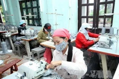 Một lớp dạy nghề may công nghiệp. Ảnh minh họa. (Nguồn: Anh Tuấn/TTXVN)