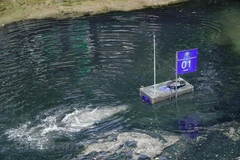 Thí điểm làm sạch sông Tô Lịch. (Ảnh: Sơn Bách/Vietnam+).