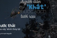 Nước thải ‘bủa vây’ kênh thủy lợi. (Ảnh: Thoa Chu/Vietnam+)