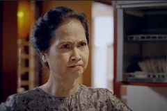 Nghệ sĩ nhân dân Lan Hương vào vai ‘mẹ chồng khó tính’ để bảo vệ hổ. (Ảnh: ENV cung cấp)