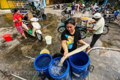 Toàn cảnh khu vực nhà máy nước sông Đà - tâm điểm của sự cố xả dầu thải. (Ảnh: PV/Vietnam+)