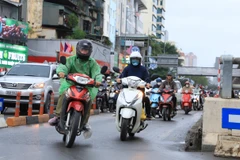 [Photo] Cận cảnh người dân Thủ đô Hà Nội đón đợt rét nhất từ đầu mùa