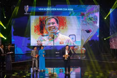 Giải thưởng Cúp chiến thắng năm 2016 tôn vinh vận động viên Hoàng Xuân Vinh với thành tích giành huy chương vàng Olympic Rio. (Ảnh: PV/Vietnam+) 