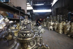 Nghề đúc đồng truyền thống đã được những người dân của làng Lộng Thượng chung tay gìn giữ qua hàng trăm năm (Ảnh: Việt Anh/Vietnam+)