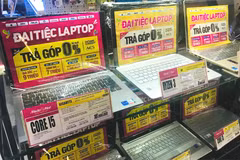 Các đại lý triển khai hàng loạt chương trình khuyến mãi sản phẩm laptop giúp các tân sinh viên có thêm lựa chọn chuẩn bị cho năm học mới. (Ảnh: Việt Anh/Vietnam+)