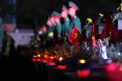 Hình ảnh lễ thắp nến tri ân kỷ niệm 75 năm Ngày Thương binh-liệt sỹ