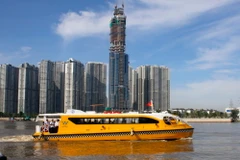 Khai trương tuyến buýt đường sông số 1. (Ảnh: Hoàng Hải/TTXVN)