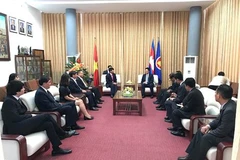 Đoàn Bộ Ngoại giao Việt Nam chúc mừng Quốc khánh Campuchia