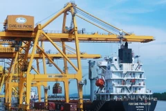 Vận chuyển container tại cảng Chùa Vẽ, Hải Phòng. (Ảnh minh họa: Lâm Khánh/TTXVN)
