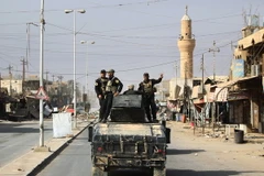 Các lực lượng Iraq tuần tra tại thành phố al-Qaim, tỉnh Anbar sau khi giải phóng thành phố này từ IS ngày 4/11. (Nguồn: AFP/TTXVN)