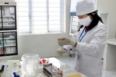 Phòng, chống HIV/AIDS Lai Châu được đầu tư cơ sở vật chất, trang thiết bị phục vụ xét nghiệm, điều trị cho bệnh nhân. (Ảnh minh họa: Dương Ngọc/TTXVN)
