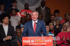 Ông Bill de Blasio phát biểu tại New York, Mỹ ngày 7/11. (Nguồn: AFP/TTXVN)