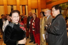 Chủ tịch Quốc hội Nguyễn Thị Kim Ngân tiếp đoàn Đại biểu Quốc tế đến dự Hội nghị Ban chấp hành Hội đồng hòa bình thế giới chuẩn bị diễn ra tại Việt Nam. (Ảnh: Trọng Đức/TTXVN)