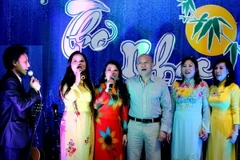 Sâu lắng Đêm giao lưu thơ nhạc Nguyên tiêu ở Cộng hòa Séc