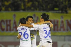 Công Phương rực sáng, HAGL bất ngờ thắng đậm SLNA