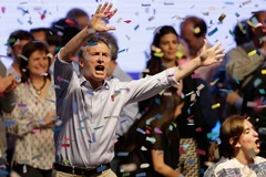 Ứng cử viên của cánh hữu đối lập Mauricio Macri phát biểu trước những người ủng hộ. (Nguồn: AP)