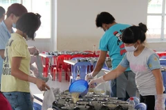 Bình Dương: Đình chỉ bếp ăn của công ty gây ra các vụ ngộ độc