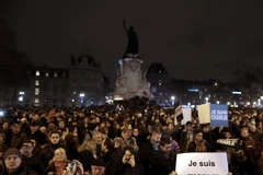 Hàng chục nghìn người tuần hành ở Pháp sau vụ tấn công đẫm máu