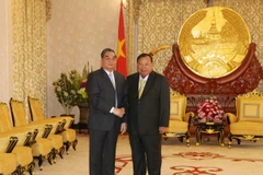 Thường trực Ban Bí thư Lê Hồng Anh hội kiến với Thường trực Ban Bí thư Lào Bounnhang Volachith. (Ảnh: Phạm Kiên/TTXVN) 