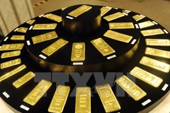 Vàng thỏi trưng bày tại cửa hàng kim hoàn Ginza Tanaka ở Tokyo, Nhật Bản. (Nguồn: AFP/TTXVN)