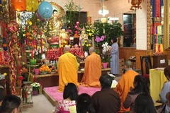 Lễ chùa đầu năm - Nét đẹp văn hóa của người Việt xa Tổ quốc