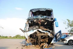 Chiếc xe bị tại nạn. (Ảnh: Sơn Nam-Quang Thuận/Vietnam+)