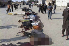 30 người đàn ông Sunni thuộc lực lượng kháng chiến bị IS thảm sát trên đường phố ở Iraq. (Nguồn: AP)