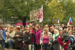 Cuộc biểu tình bài Hồi giáo, bài nhập cư ở Prague. (Ảnh: Trần Quang Vinh/Vietnam+) 