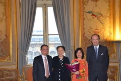 Một nhà ngoại giao Việt nhận Huân chương Công trạng của Pháp