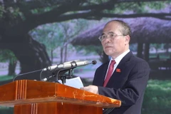 Chủ tịch Quốc hội Nguyễn Sinh Hùng đọc diễn văn tại buổi lễ. (Ảnh: Nhan Sáng/TTXVN) 