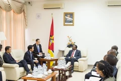 Phó Chủ tịch thứ nhất Quốc hội Mozambique Antonio Amelia tiếp các đại biểu Quốc hội Việt Nam. (Ảnh : Mạnh Hùng-Dư Hưng/TTXVN)