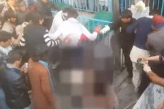 Một phụ nữ ở Afghanistan bị đánh chết do đã đốt kinh Koran