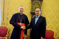 Chủ tịch Ủy ban Mặt trận Tổ quốc Việt Nam Nguyễn Thiện Nhân gặp Thủ tướng Tòa thánh Vatican, Hồng y Pietro Parolin. (Ảnh: Hoàn Trần Long/Vietnam+)