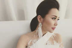 Siêu mẫu Thanh Hằng với kiểu tóc đuôi ngựa buộc thấp.