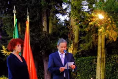 Đại sứ Cao Chính Thiện và bà Valeria Fedeli, Phó Chủ tịch Thượng viện Italy tại buổi lễ. (Ảnh: Quang Thanh/Vietnam+) 