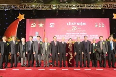 Tổng Bí thư Nguyễn Phú Trọng với các đại biểu dự lễ kỷ niệm. (Ảnh: Trí Dũng/TTXVN)