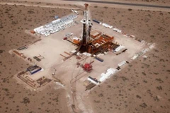 Anh yêu cầu tạm hoãn việc khai thác khí đá phiến bằng thủy lực