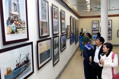 Khai mạc triển lãm mỹ thuật về biển đảo và chiến sỹ hải quân