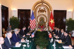 Phó Thủ tướng, Bộ trưởng Ngoại giao Phạm Bình Minh đón và hội đàm với Bộ trưởng Ngoại giao Hoa Kỳ John Kerry. (Ảnh: Thống Nhất/TTXVN)
