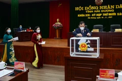 Các đại biểu HĐND tỉnh bỏ phiếu bầu bổ sung chức danh Phó Chủ tịch UBND tỉnh. (Nguồn: Haiduong.gov.vn)